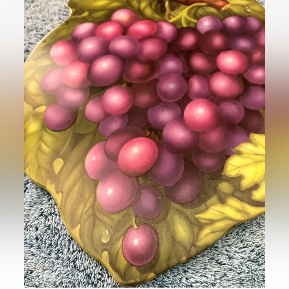 Made In Italy Red Grapes & Leaves Melamine Cutting Board